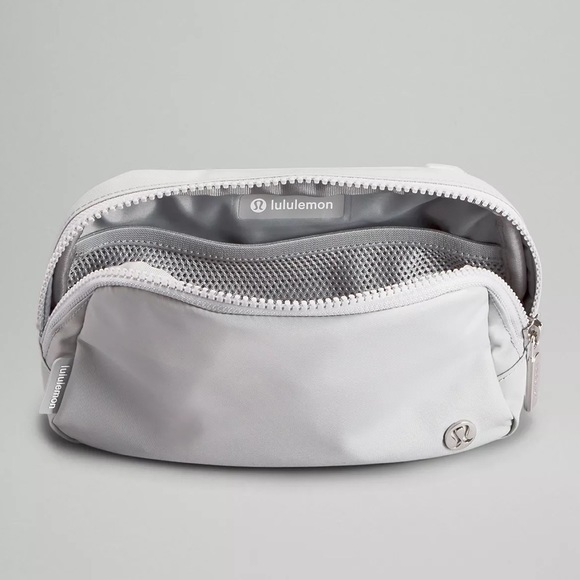 NWT lululemon Everywhere Belt Bag - silver/white - Picture 11 of 11